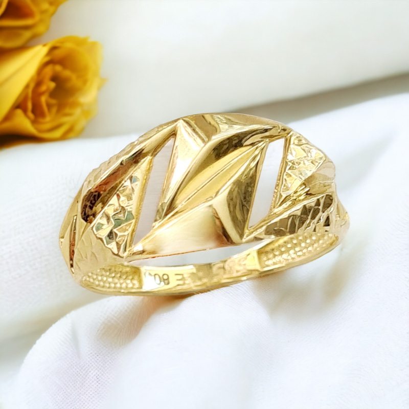 Zlatý prsteň členitý masívny