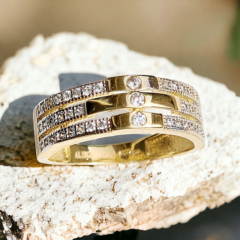 Zlatý prsteň tri obrúčky vykladaný
